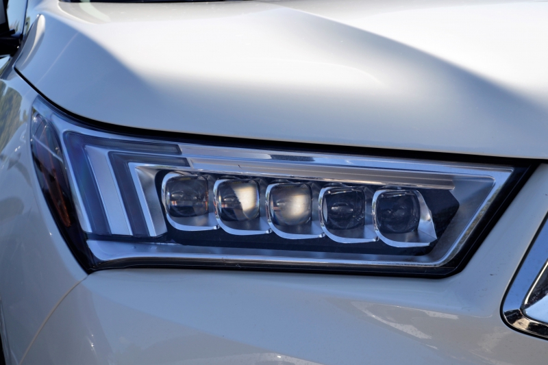 moto-TARADEAU-min_acura-headlamp-2834131